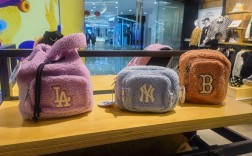 万达里有哪些包包品牌？