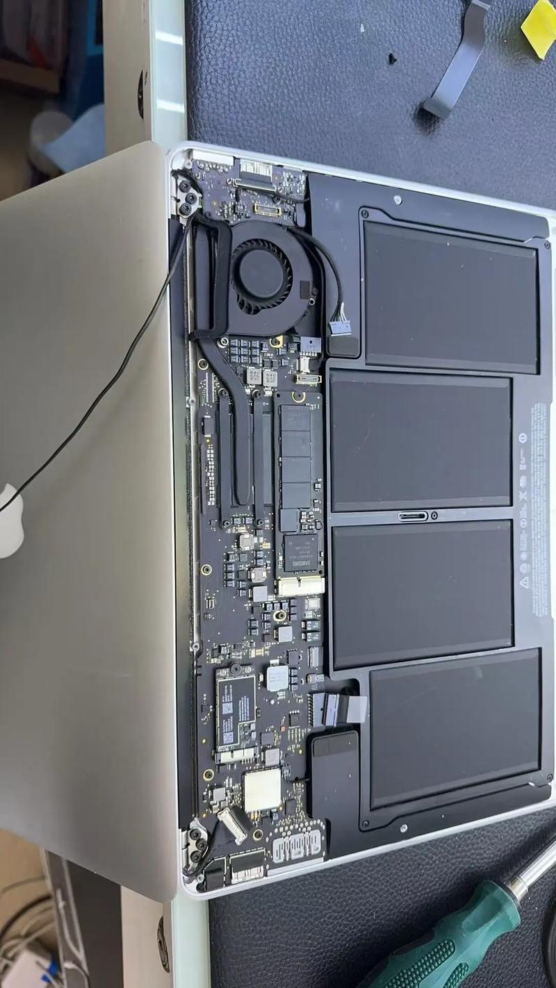 MacBook Air换屏视频教程，自己动手难不难？-图1