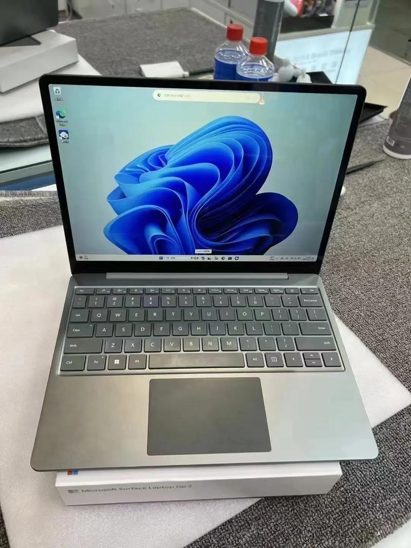 Surface Book屏幕具体是哪个品牌？-图1