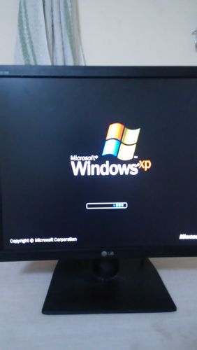 电脑开机卡品牌界面，进系统怎么办？-图1