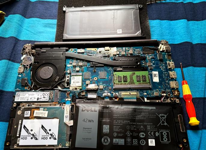 Inspiron 7520拆机步骤有哪些？-图1