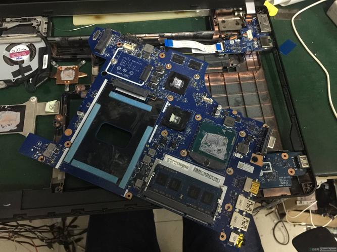 ThinkPad E40拆机教程难不难?-图1 ThinkPad E40拆机教程难不难?-图1